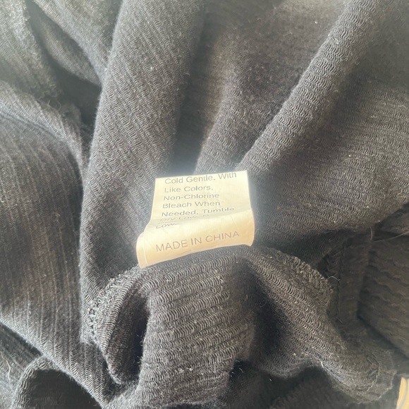 Hi, selling this beautiful long sleeve top for women/teens in size S. - Picture 10 of 10